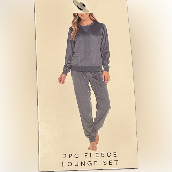 Honey Den Other - NWT Green Velour Lounge Set